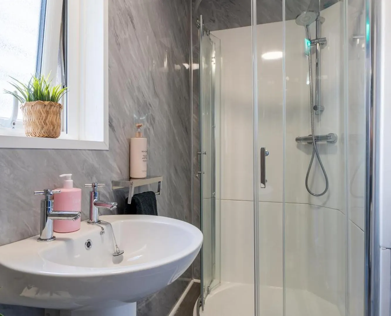 Апартаменты Hen & Stag Hideaway - Huge, Unique And Sleeps 15 Белфаст 0*,