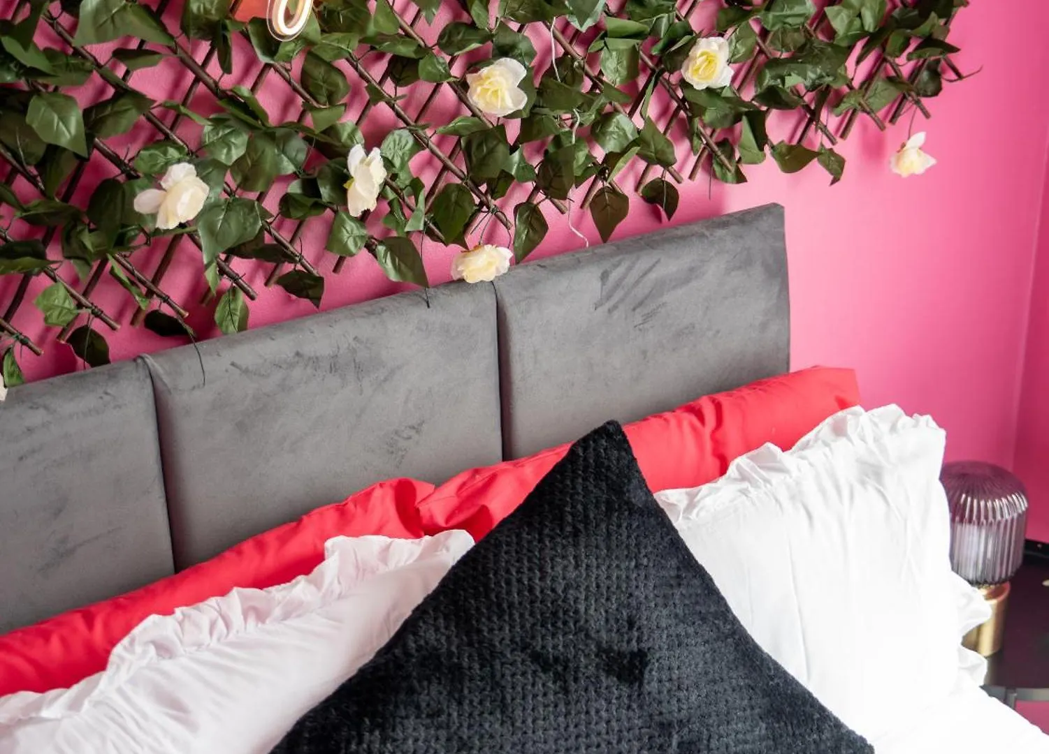 Апартаменты Hen & Stag Hideaway - Huge, Unique And Sleeps 15 Белфаст 0*,  Великобритания