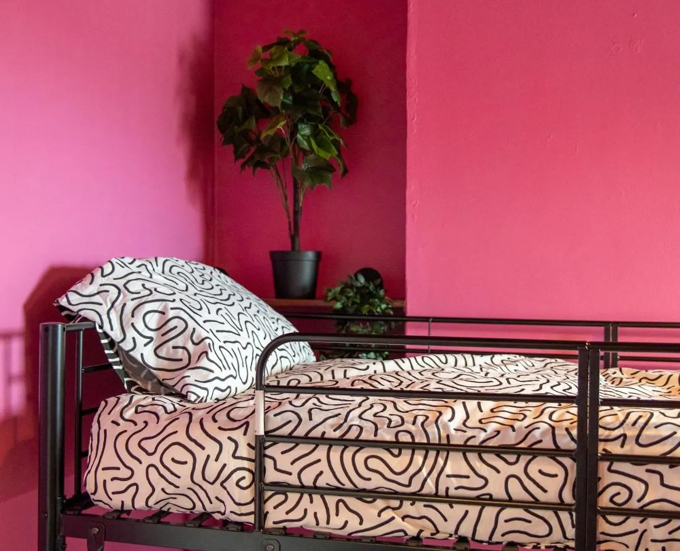 Апартаменты Hen & Stag Hideaway - Huge, Unique And Sleeps 15 Белфаст