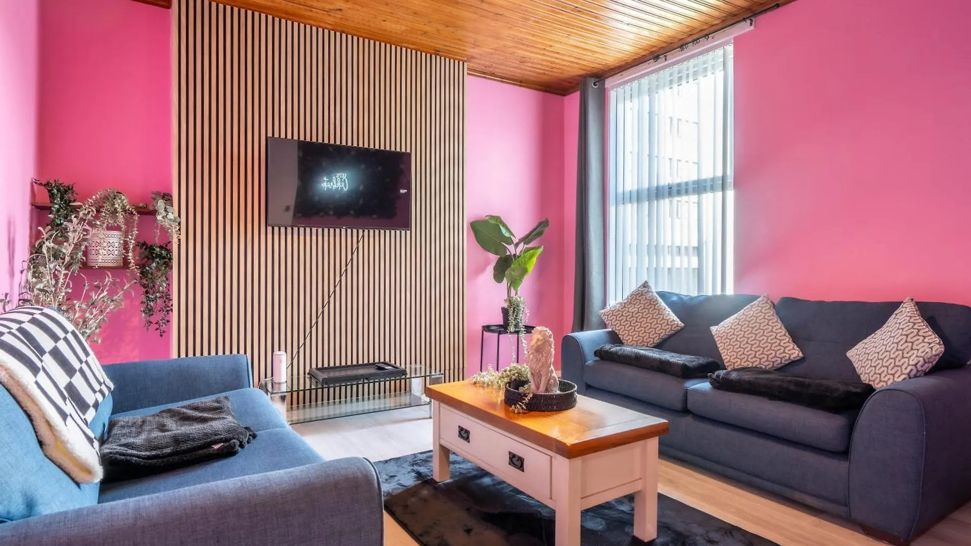 Апартаменты Hen & Stag Hideaway - Huge, Unique And Sleeps 15 Белфаст