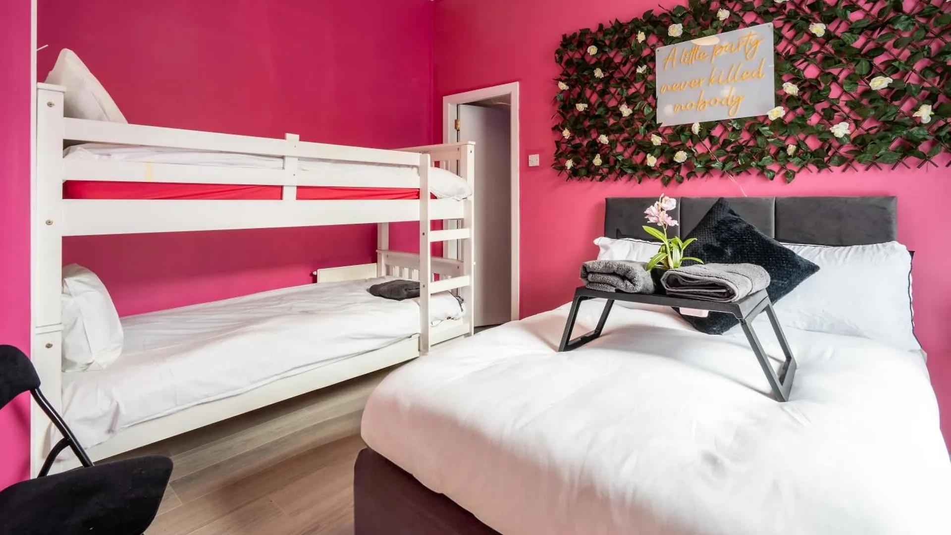 Апартаменты Hen & Stag Hideaway - Huge, Unique And Sleeps 15 Белфаст Великобритания