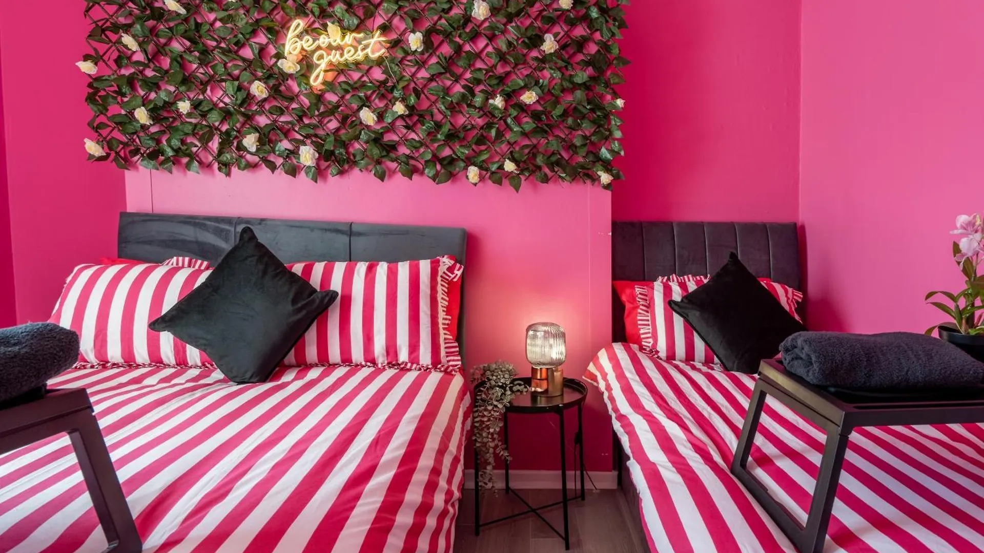 Апартаменты Hen & Stag Hideaway - Huge, Unique And Sleeps 15 Белфаст 0*,  Великобритания